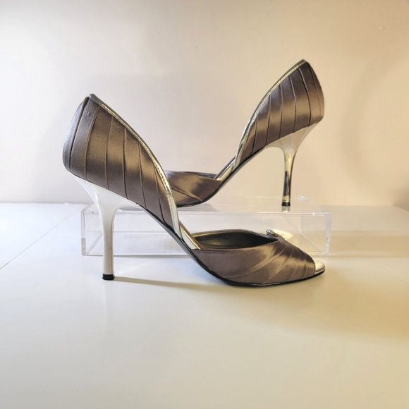 NINE WEST  SILVER Heels  SIZE 8 Satin  Stiletto - Picture 1 of 11